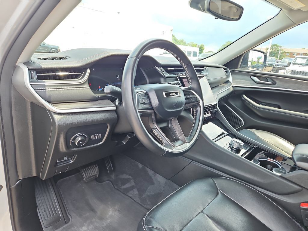 Used 2022 Jeep Grand Cherokee L Limited AWD/4WD image 21