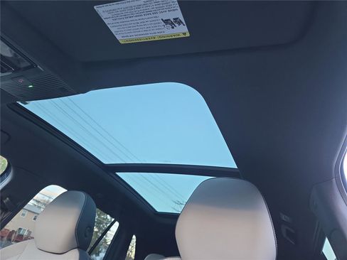 New 2025 Volkswagen Tiguan SE R-Line image 25