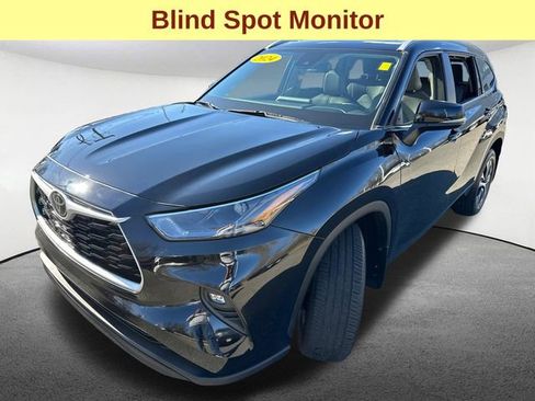 Used 2024 Toyota Highlander XLE AWD/4WD image 5