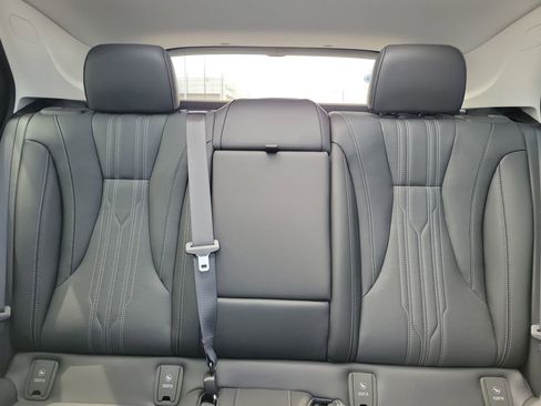 Used 2025 Buick Envision Avenir AWD/4WD image 17