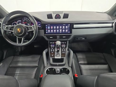 Used 2023 Porsche Cayenne Platinum Edition image 13