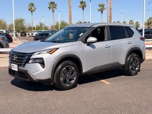 Certified 2025 Nissan Rogue SV FWD image 2