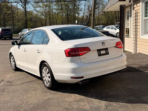 Used 2015 Volkswagen Jetta S image 5