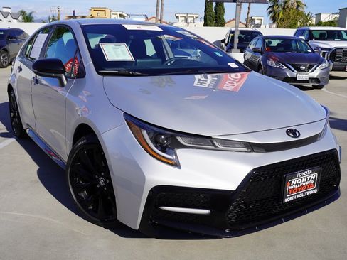 Certified 2022 Toyota Corolla SE w/ Carpet Mat Package (TMS) image 2