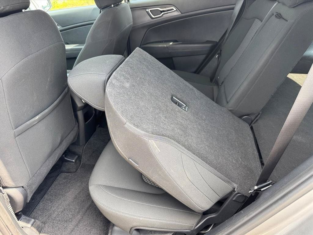 Used 2025 Kia Sportage LX AWD/4WD image 10
