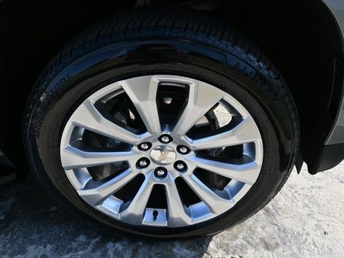 Used 2025 Chevrolet Tahoe Premier image 11