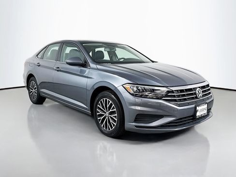 Used 2021 Volkswagen Jetta SE FWD image 3