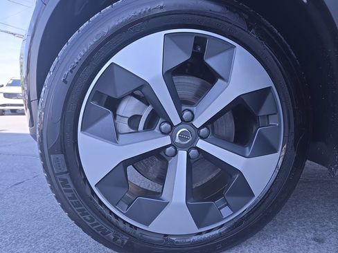 Used 2025 Volvo XC40 B5 Plus AWD/4WD image 35