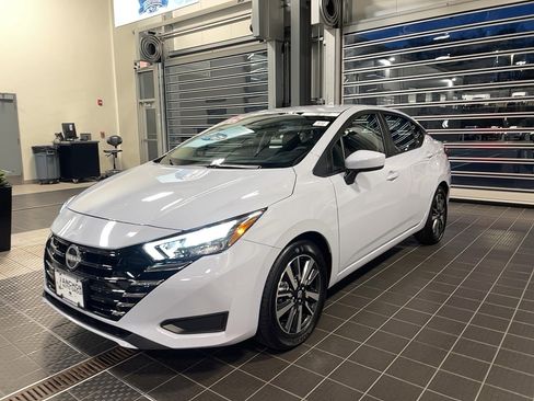 Used 2025 Nissan Versa SV w/ Trunk Package image 4