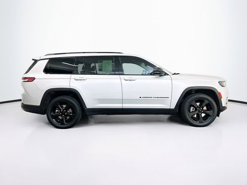 Used 2023 Jeep Grand Cherokee L Limited w/ Black Appearance Package image 10