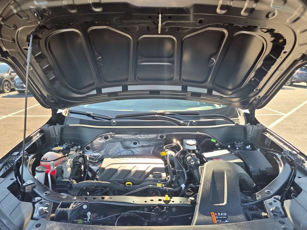Used 2025 Chevrolet Trax LS FWD image 35