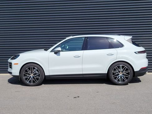 Certified 2025 Porsche Cayenne image 2