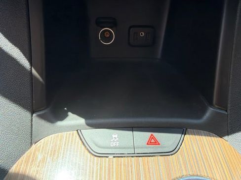 Used 2019 GMC Acadia SLE FWD image 26