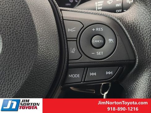 Used 2022 Toyota RAV4 LE FWD image 28