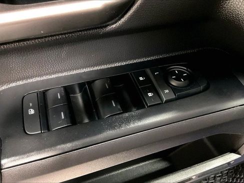 Used 2025 Toyota Tacoma Limited image 40