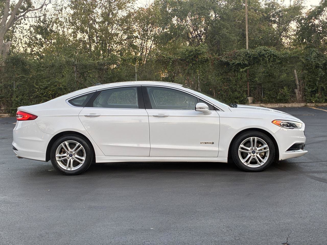 Used 2018 Ford Fusion SE w/ Equipment Group 602A FWD image 5