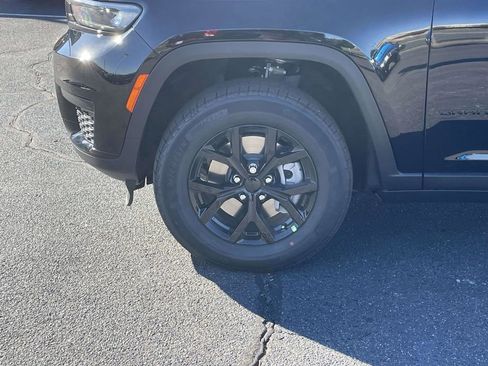 New 2025 Jeep Grand Cherokee L Altitude image 10