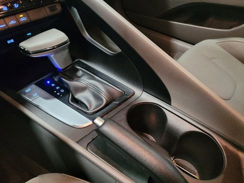 Used 2024 Hyundai Elantra SEL FWD image 26