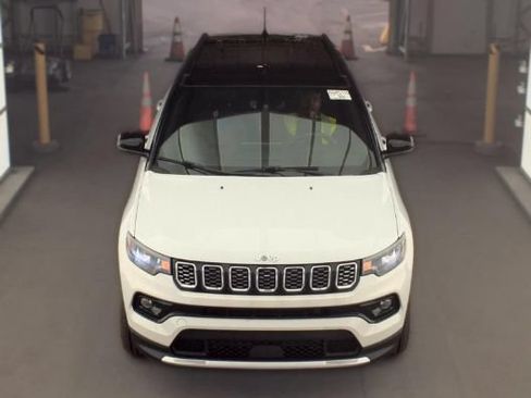 Used 2024 Jeep Compass Limited AWD/4WD image 2