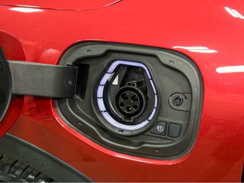 Used 2025 Ford Escape SE w/ PHEV Premium Package FWD image 5