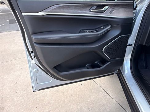 New 2026 Jeep Grand Cherokee L Limited image 29