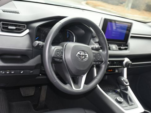 Certified 2023 Toyota RAV4 XLE Premium AWD/4WD image 9