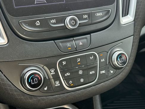 Used 2022 Chevrolet Malibu LT FWD image 25