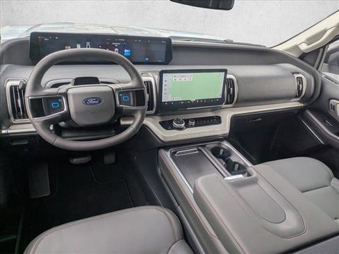 New 2025 Ford Expedition Active image 14