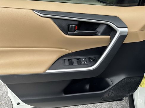 Used 2019 Toyota RAV4 LE image 26