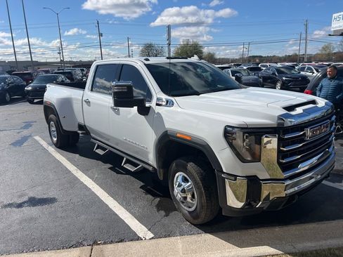 Used 2025 GMC Sierra 3500 SLT w/ SLT Convenience Package image 2