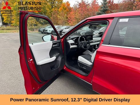 Used 2025 Mitsubishi Outlander SE AWD/4WD image 10