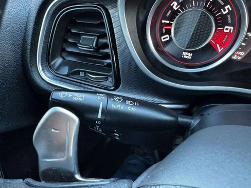 Used 2015 Dodge Challenger SRT image 26