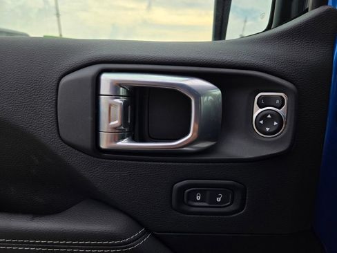 Used 2021 Jeep Wrangler Unlimited Sahara AWD/4WD image 12