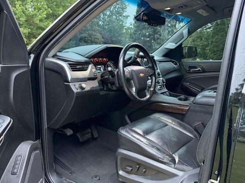 Used 2019 Chevrolet Suburban LT RWD image 10
