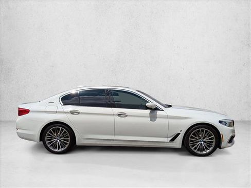 Used 2018 BMW 530e w/ Premium Package 2 RWD image 4