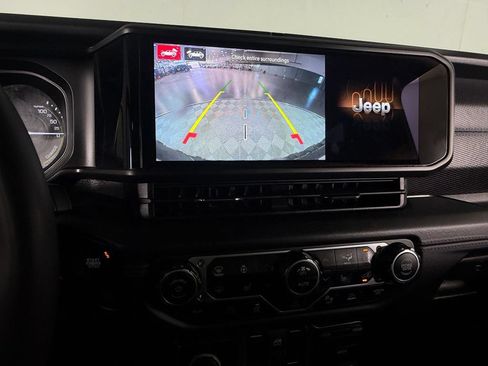 Used 2024 Jeep Wrangler Unlimited Rubicon 4xe AWD/4WD image 19
