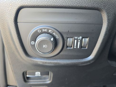 Used 2023 Jeep Grand Cherokee Limited w/ Black Appearance Package image 28