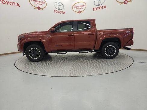 Used 2025 Toyota Tacoma TRD Sport AWD/4WD image 5