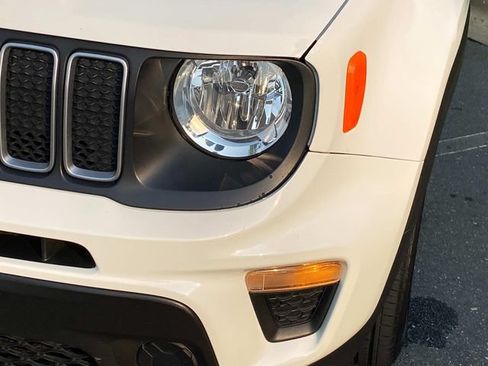 Used 2023 Jeep Renegade Latitude AWD/4WD image 5
