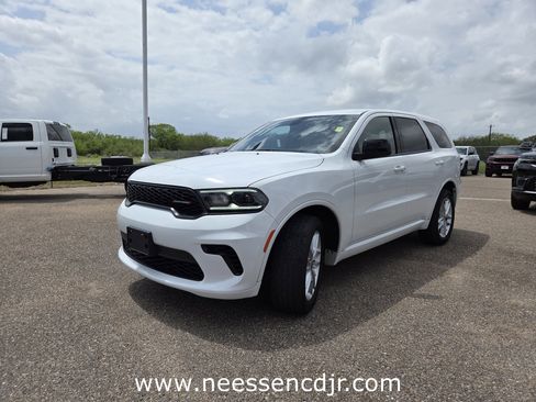 Used 2023 Dodge Durango GT image 3
