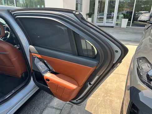 Used 2023 BMW 740i RWD image 19