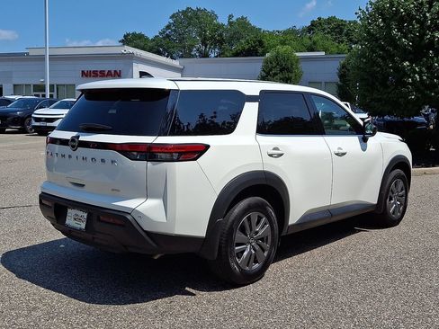 Used 2025 Nissan Pathfinder S AWD/4WD image 8