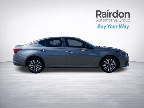 Used 2024 Nissan Altima 2.5 SV FWD image 8