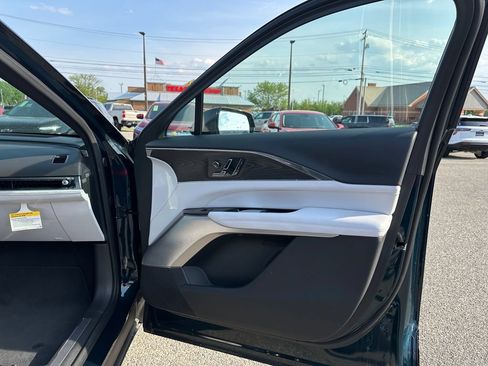 New 2024 Cadillac Lyriq Luxury RWD image 16