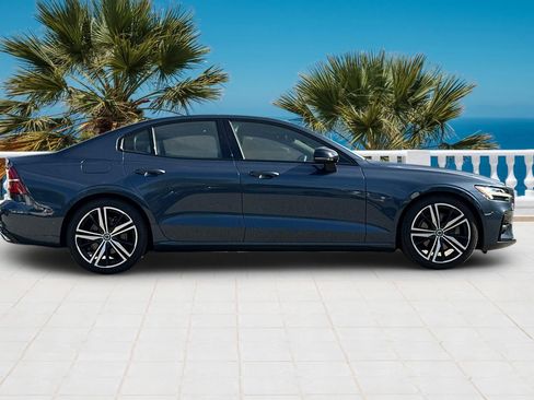 Used 2019 Volvo S60 T5 R-Design image 3