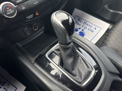 Used 2017 Nissan Rogue SV FWD image 22