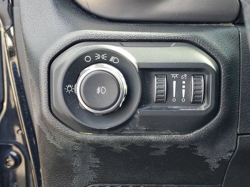 Used 2019 Jeep Wrangler Sport AWD/4WD image 14