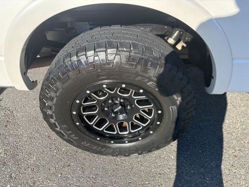 Used 2014 Ford F150 Lariat w/ Lariat Chrome Package image 22