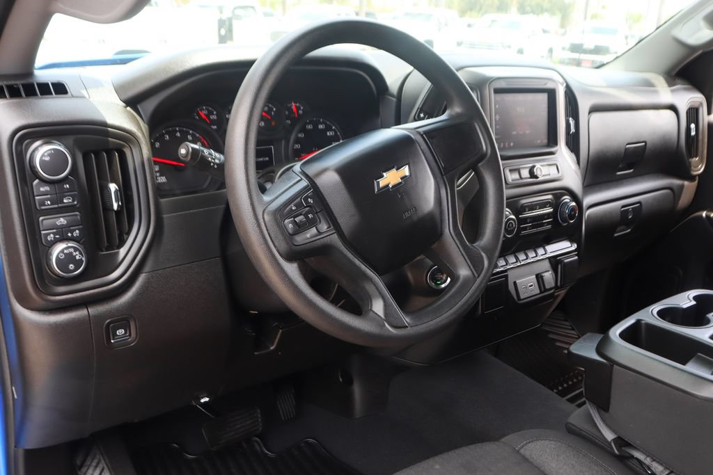 Used 2025 Chevrolet Silverado 1500 Custom w/ Turbomax Blackout Package AWD/4WD image 18