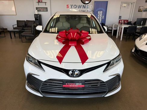 Used 2022 Toyota Camry LE image 6